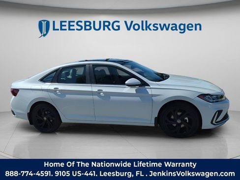 New 2026 Volkswagen Jetta SE FWD image 2
