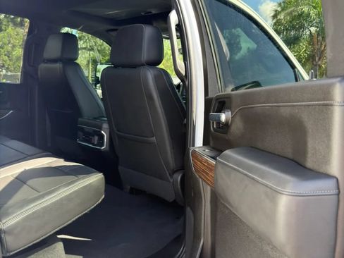 Used 2022 Chevrolet Silverado 2500 High Country w/ Z71 Off-Road Package AWD/4WD image 12
