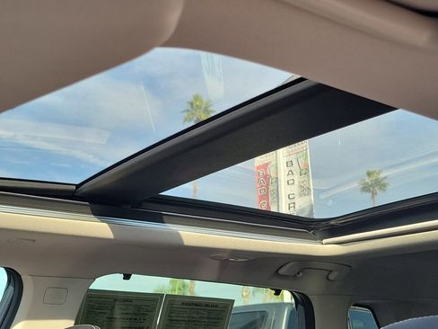 Used 2023 Nissan Rogue SL w/ SL Premium Package image 17