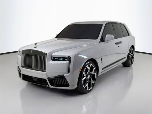 Used 2025 Rolls-Royce Cullinan Black Badge AWD/4WD image 10