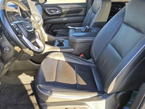 Used 2023 GMC Yukon XL SLT w/ SLT Premium Package RWD image 4