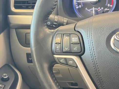 Used 2015 Toyota Highlander Limited AWD/4WD image 32