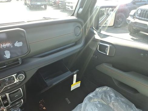 New 2026 Jeep Gladiator Mojave image 14