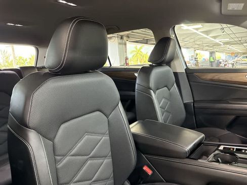 Certified 2024 Volkswagen Atlas SE FWD image 27