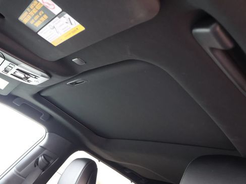 Used 2022 Toyota Highlander XSE FWD image 10