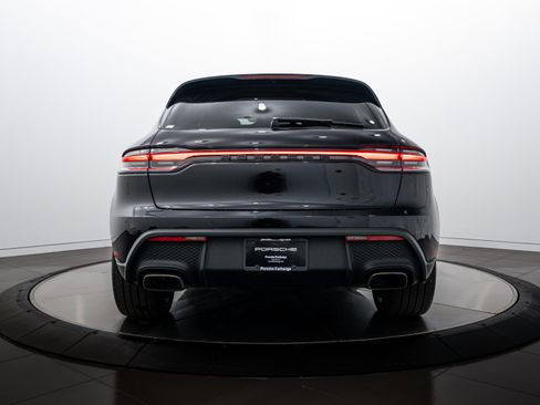 Certified 2022 Porsche Macan AWD/4WD image 6
