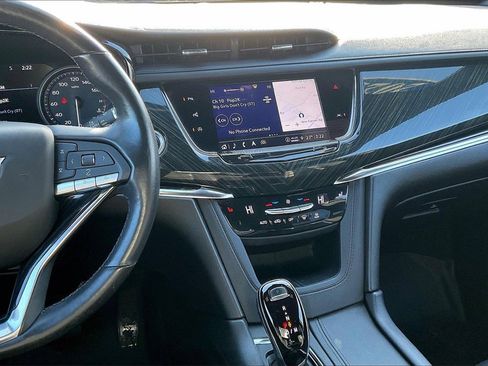 Used 2022 Cadillac XT6 Premium Luxury w/ Technology Package image 9