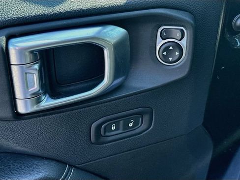 Used 2019 Jeep Wrangler Unlimited Sahara w/ Cold Weather Group AWD/4WD image 18