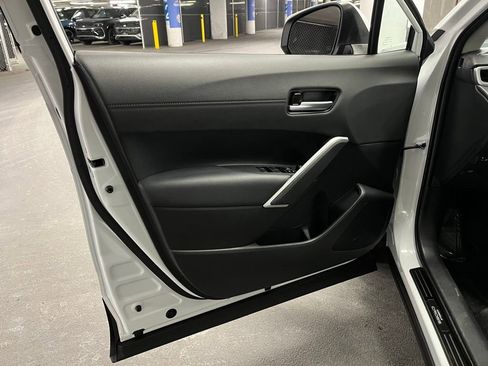 Used 2024 Toyota Corolla Cross XLE image 17