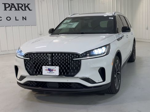 New 2025 Lincoln Aviator Reserve w/ Illumination Package image 4