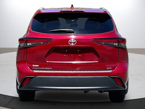 Used 2023 Toyota Highlander XLE FWD image 8