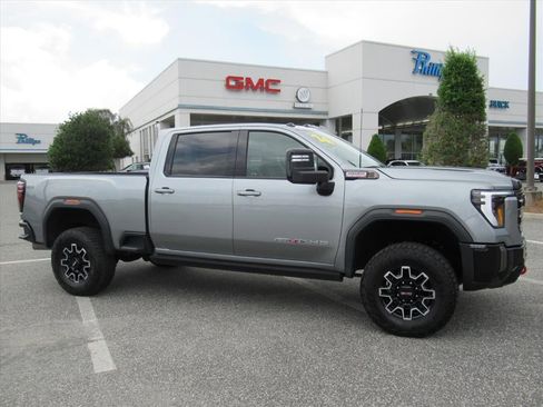 Used 2024 GMC Sierra 2500 AT4X AWD/4WD image 2