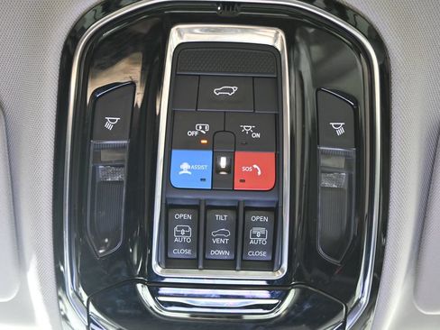 Used 2023 Jeep Grand Cherokee Overland w/ Advanced Protech Group III AWD/4WD image 39