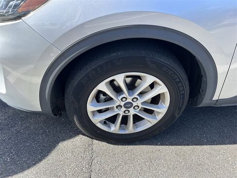 Used 2020 Ford Escape SE image 5