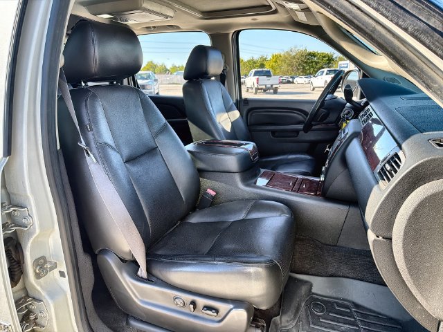 Used 2012 Chevrolet Avalanche LTZ AWD/4WD image 24