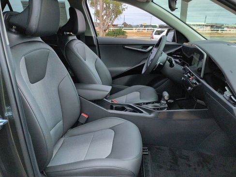New 2026 Kia Niro EX FWD image 29