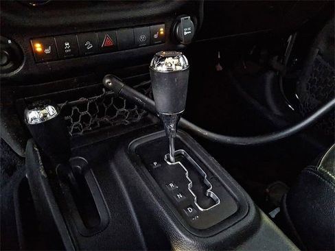 Used 2016 Jeep Wrangler Sahara image 23