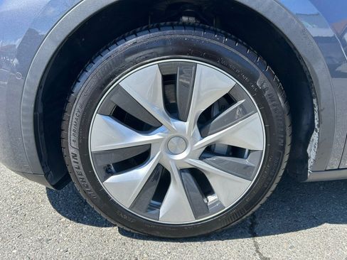 Used 2022 Tesla Model Y Long Range AWD/4WD image 53