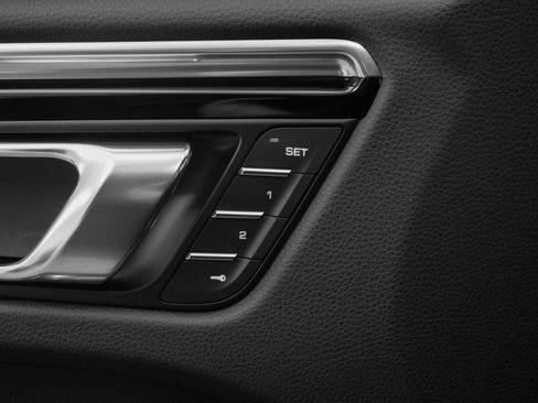 Used 2025 Porsche Macan Turbo image 29