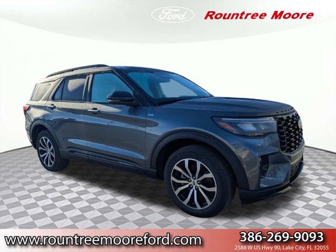 Used 2025 Ford Explorer ST-Line image 1