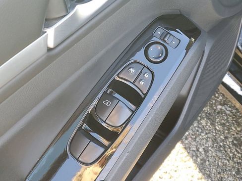 Used 2023 Nissan Altima 2.5 SV image 9