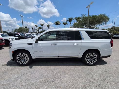 Used 2024 GMC Yukon XL Denali Ultimate AWD/4WD image 8