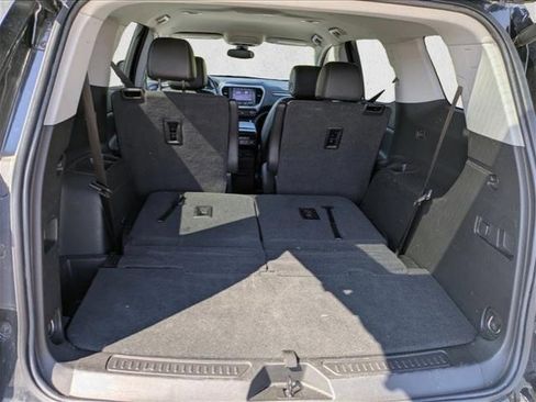 Used 2023 GMC Acadia SLT image 13
