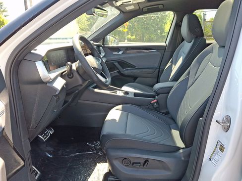 New 2026 Volkswagen Tiguan SE R-Line AWD/4WD image 9