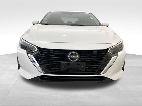 Used 2024 Nissan Sentra SV FWD image 9