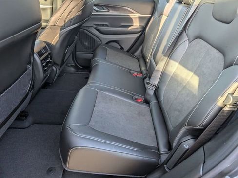 New 2026 Jeep Grand Cherokee Altitude image 25