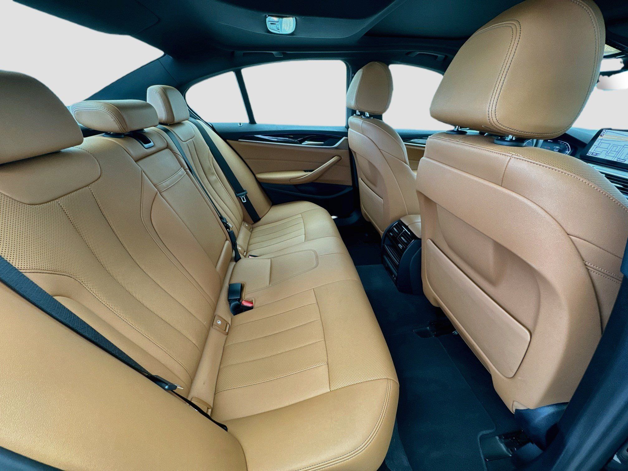 Used 2023 BMW 530e w/ Convenience Package RWD image 19