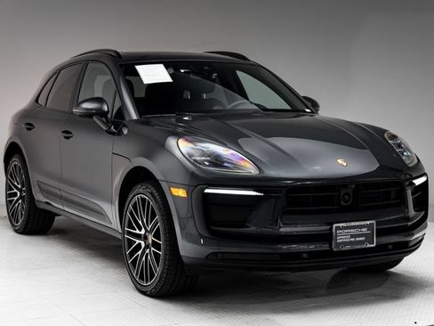Certified 2026 Porsche Macan AWD/4WD image 34