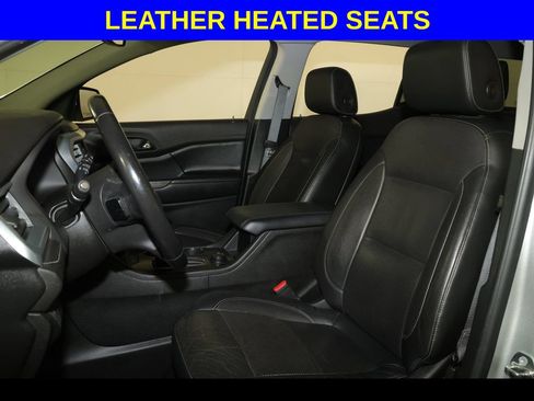Used 2019 GMC Acadia SLT FWD image 2