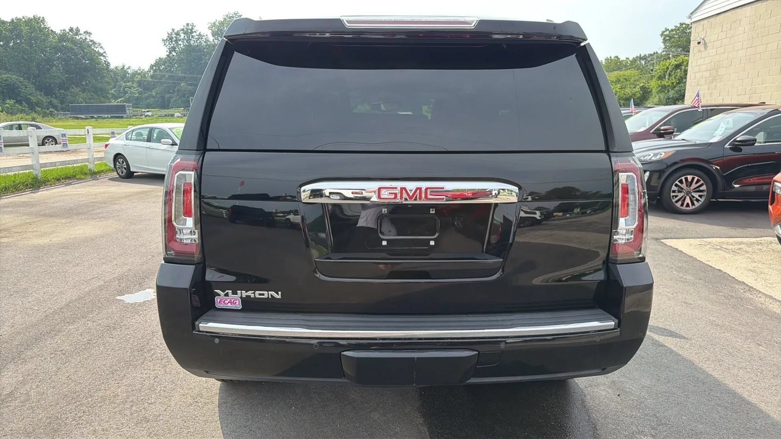 Used 2015 GMC Yukon Denali RWD image 7