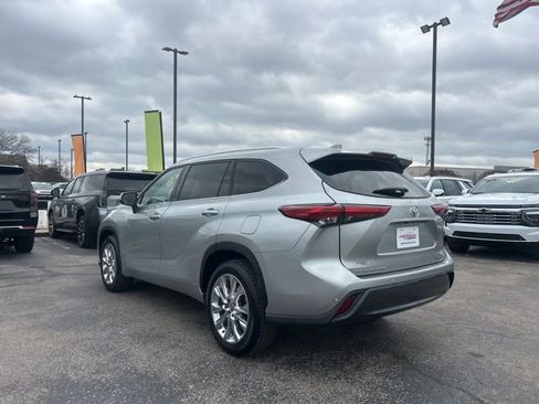 Used 2023 Toyota Highlander Limited image 5