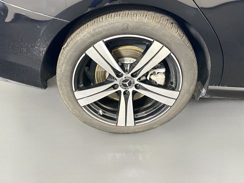 Used 2025 Mercedes-Benz C 300 Sedan image 33