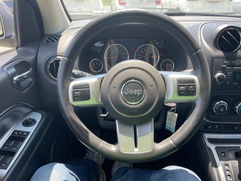 Used 2017 Jeep Compass Latitude AWD/4WD image 17