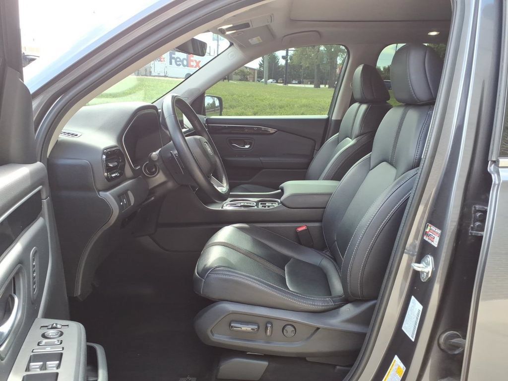 Used 2024 Honda Pilot Touring image 13