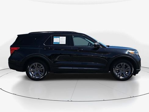 Used 2021 Ford Explorer XLT w/ Equipment Group 202A AWD/4WD image 5