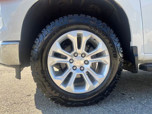 Used 2022 Chevrolet Silverado 1500 LTZ AWD/4WD image 10