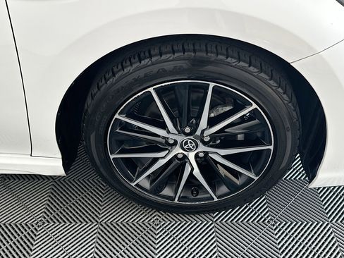 Used 2023 Toyota Camry SE FWD image 11