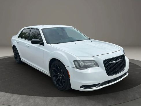 Used 2019 Chrysler 300 Touring w/ Sport Appearance Package RWD image 7