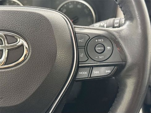Used 2020 Toyota RAV4 XLE Premium FWD image 18
