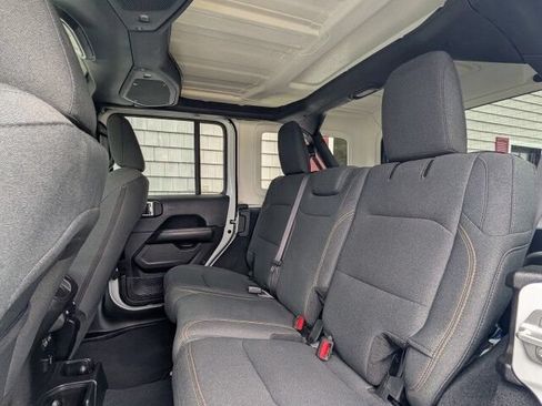 Used 2025 Jeep Wrangler Unlimited Sahara AWD/4WD image 22