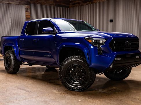 Used 2025 Toyota Tacoma SR5 image 1