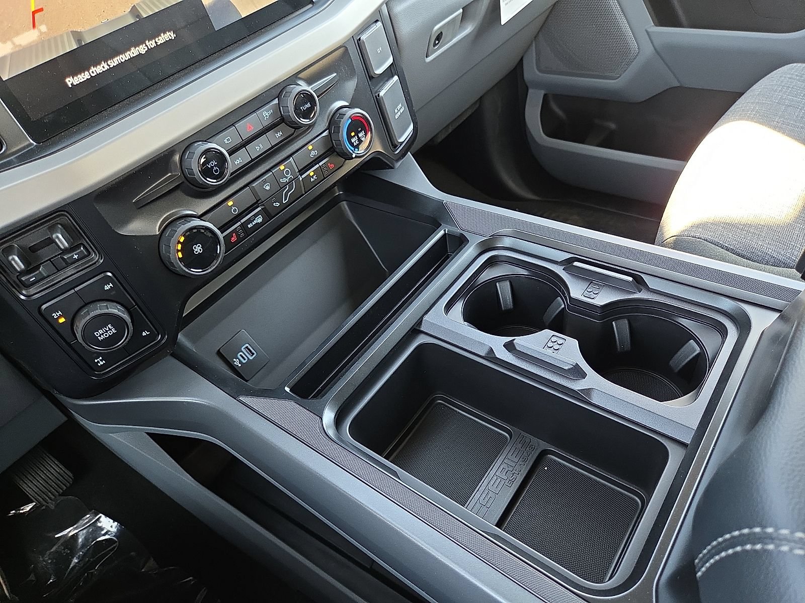 New 2026 Ford F250 Lariat w/ Black Appearance Package AWD/4WD image 24