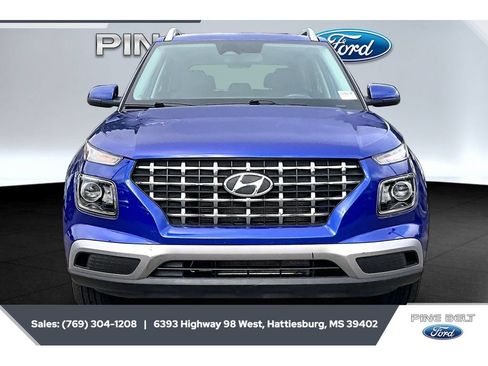 Used 2023 Hyundai Venue SEL FWD image 3
