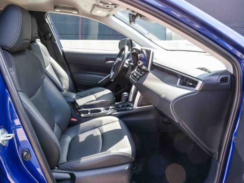 Certified 2024 Toyota Corolla Cross XLE FWD image 17