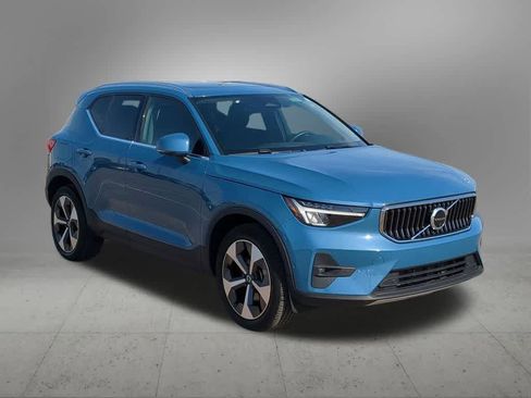 Certified 2023 Volvo XC40 B5 Plus w/ Driver Assist Package AWD/4WD image 8