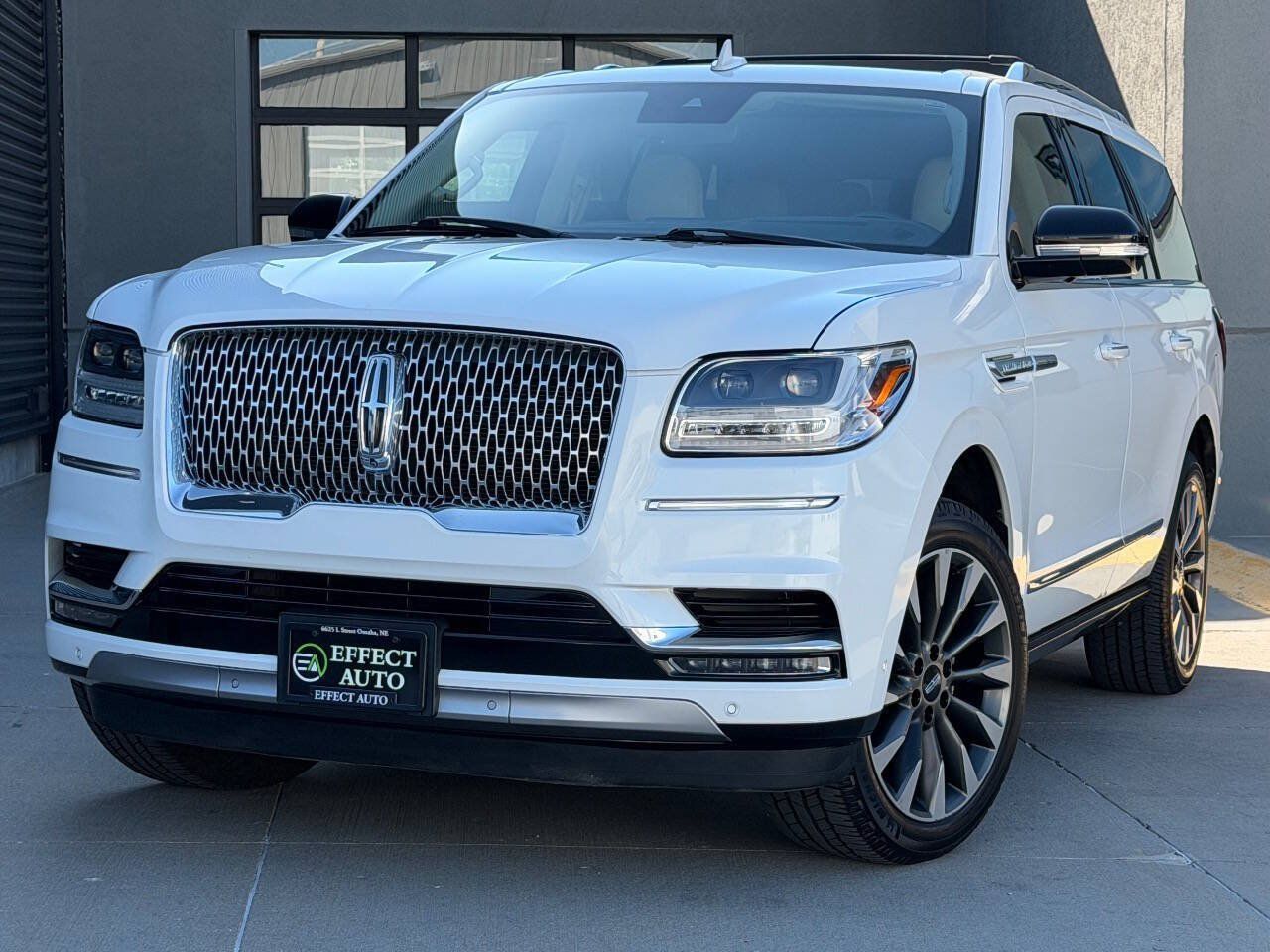 Used 2021 Lincoln Navigator Reserve w/ Luxury Package AWD/4WD image 3